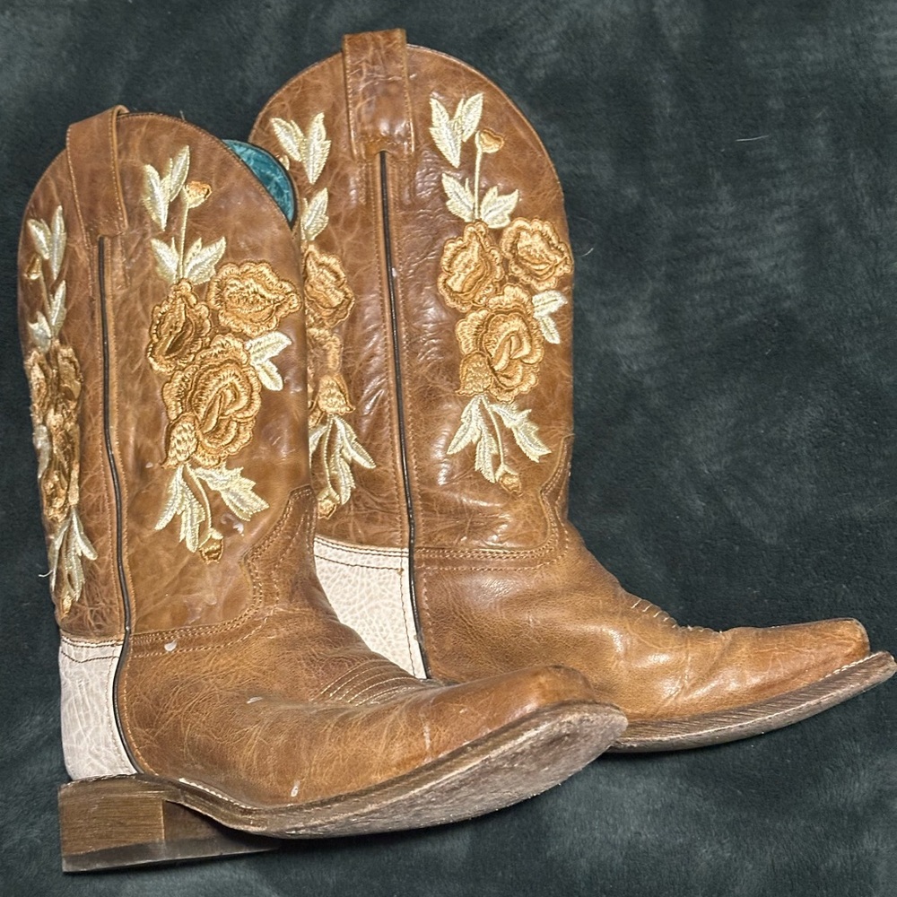ARIAT WOMEN'S HONEY FLORAL WESTERN BOOTS - SQUARE TOE